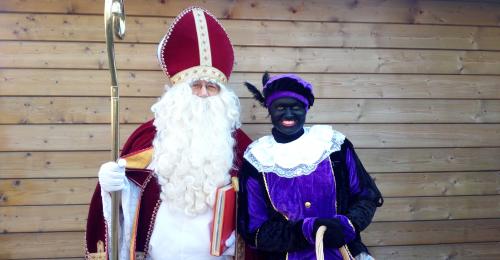 Sint en Zwarte Piet klaar voor vertrek.